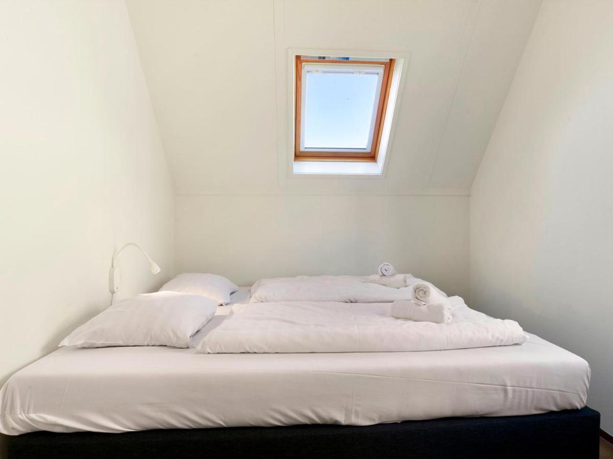 Luxury 4-Person Residence In The Holiday Park Landal Esonstad Anjum Bagian luar foto