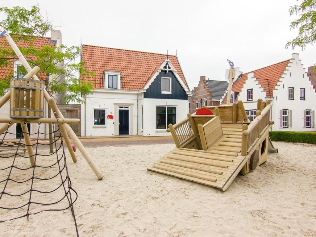 Luxury 4-Person Residence In The Holiday Park Landal Esonstad Anjum Bagian luar foto